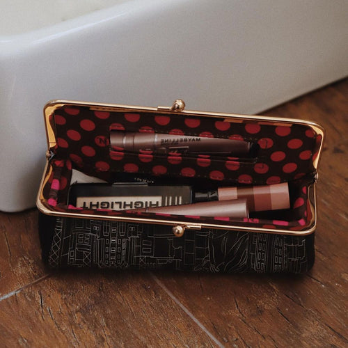 KISS LOCK MAKEUP CASE