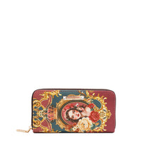 Vegan leather the Queen bifold zip wallet, part of THE QUEEN 3 PIECE SET (Handbag, Crossbody, Wallet). A captivating and stunning baroque-inspired print of a style queen fit for the royal family. Burgundy red and dark teal colorway with gold-tone hardware. Main zip closure.