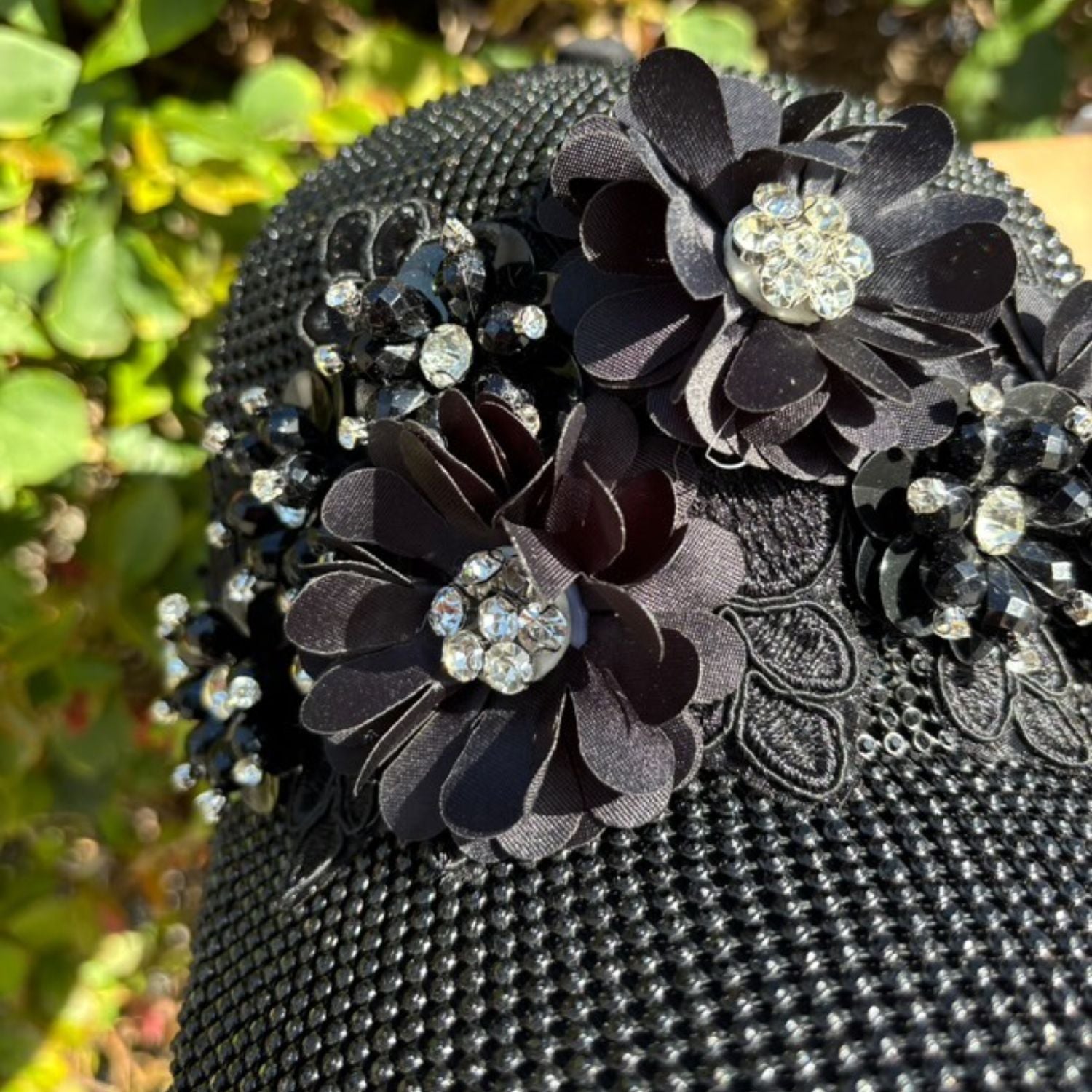 CLOSER LOOK AT OUR BIJOUX CAP AND DETAILS ON THE FLOWER WITH RHINESTONES.